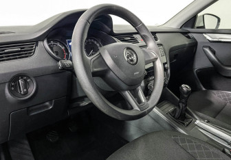 Подержанный автомобиль Skoda Octavia Liftback 2020 года (13 фото)