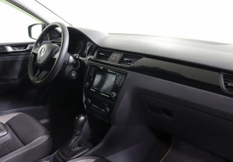 Подержанный автомобиль Skoda Rapid Liftback 2017 года (9 фото)