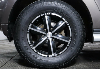 Подержанный автомобиль Mitsubishi Pajero 2012 года (8 фото)