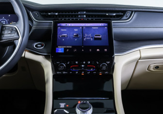 Подержанный автомобиль Jeep Grand Cherokee 2023 года (13 фото)