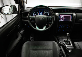 Подержанный автомобиль Toyota Fortuner 2021 года (9 фото)