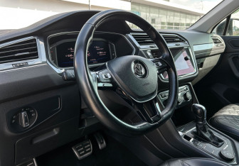 Подержанный автомобиль Volkswagen Tiguan 2019 года (13 фото)
