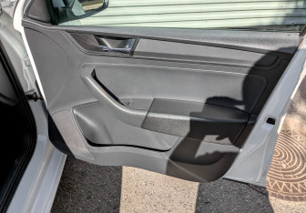 Подержанный автомобиль Skoda Rapid Liftback 2019 года (23 фото)