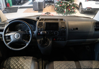 Подержанный автомобиль Volkswagen Transporter Van 2005 года (12 фото)