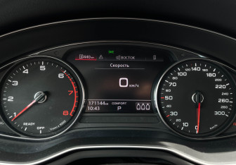 Подержанный автомобиль Audi A4 Sedan 2021 года (11 фото)