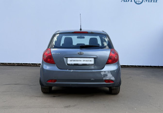 Подержанный автомобиль Kia Ceed Hatchback 2008 года (6 фото)
