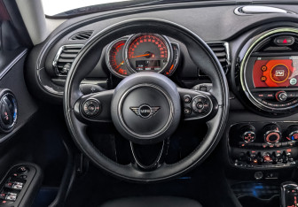 Подержанный автомобиль MINI Clubman Wagon 2020 года (22 фото)