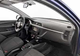 Подержанный автомобиль Kia Rio Hatchback 2021 года (11 фото)