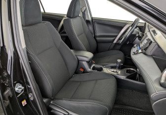 Подержанный автомобиль Toyota RAV4 2018 года (23 фото)