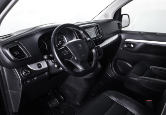 Подержанный автомобиль Peugeot Traveller 2020 года (20 фото)