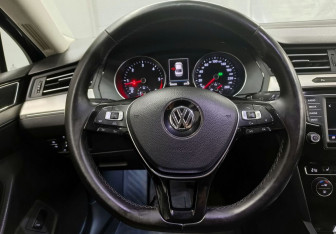Подержанный автомобиль Volkswagen Passat Sedan 2017 года (12 фото)