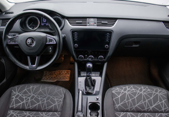 Подержанный автомобиль Skoda Octavia Liftback 2020 года (13 фото)