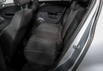 Подержанный автомобиль Opel Corsa 2006 года (10 фото)
