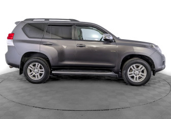 Подержанный автомобиль Toyota Land Cruiser Prado 2013 года (4 фото)