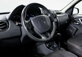 Подержанный автомобиль Renault Duster 2015 года (9 фото)