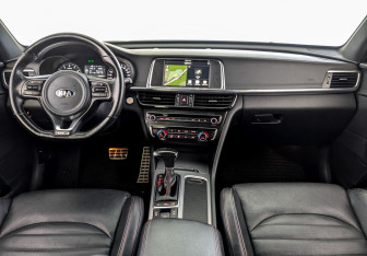 Подержанный автомобиль Kia Optima Sedan 2017 года (14 фото)