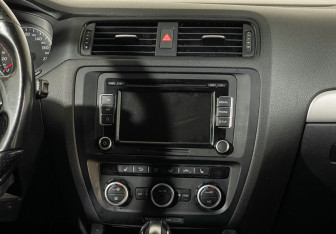 Подержанный автомобиль Volkswagen Jetta Sedan 2012 года (3 фото)