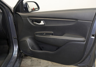 Подержанный автомобиль Kia Rio Hatchback 2020 года (20 фото)