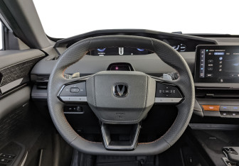 Подержанный автомобиль Changan UNI-V 2024 года (22 фото)
