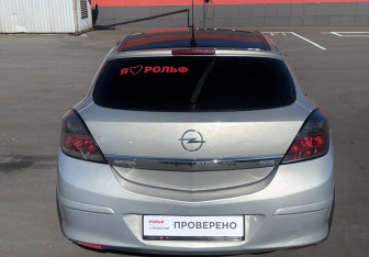 Подержанный автомобиль Opel Astra Hatchback 2010 года (6 фото)