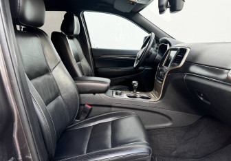 Подержанный автомобиль Jeep Grand Cherokee 2014 года (10 фото)