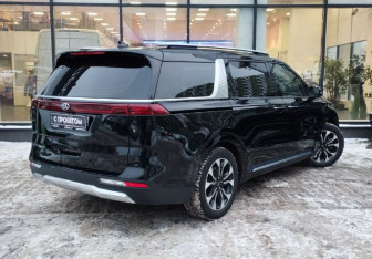 Подержанный автомобиль Kia Carnival 2020 года (8 фото)