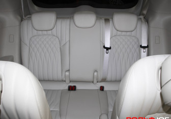 Подержанный автомобиль Voyah Dream 2023 года (16 фото)