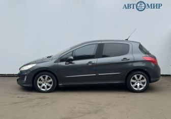 Подержанный автомобиль Peugeot 308 Hatchback 2010 года (8 фото)