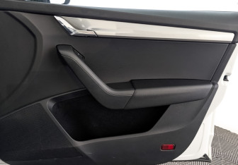 Подержанный автомобиль Skoda Octavia Liftback 2020 года (25 фото)