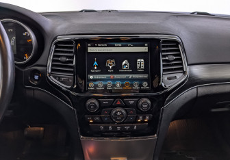 Подержанный автомобиль Jeep Grand Cherokee 2019 года (17 фото)