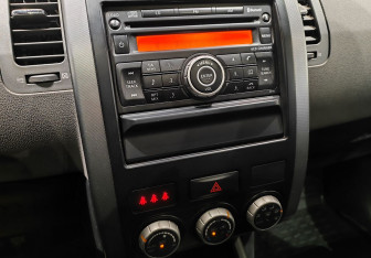 Подержанный автомобиль Nissan X-Trail 2008 года (17 фото)