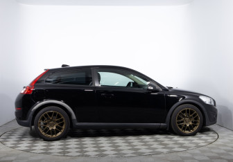 Подержанный автомобиль Volvo C30 2012 года (4 фото)