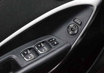 Подержанный автомобиль Hyundai Santa Fe 2012 года (15 фото)