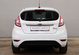 Подержанный автомобиль Ford Fiesta Hatchback 2018 года (7 фото)