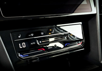 Подержанный автомобиль Volkswagen Passat Sedan 2021 года (15 фото)