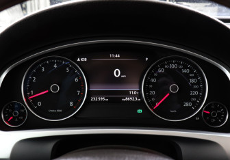 Подержанный автомобиль Volkswagen Touareg 2016 года (9 фото)