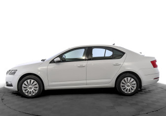 Подержанный автомобиль Skoda Octavia Liftback 2020 года (8 фото)