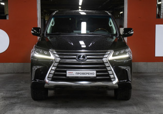 Подержанный автомобиль Lexus LX 2017 года (2 фото)