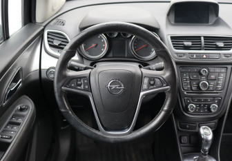Подержанный автомобиль Opel Mokka 2014 года (13 фото)