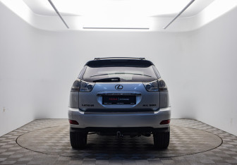 Подержанный автомобиль Lexus RX 2004 года (6 фото)