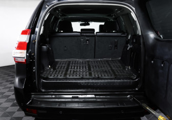 Подержанный автомобиль Toyota Land Cruiser Prado 2014 года (10 фото)