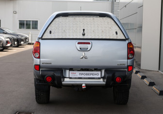 Подержанный автомобиль Mitsubishi L200 2012 года (6 фото)