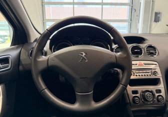Подержанный автомобиль Peugeot 408 2013 года (12 фото)