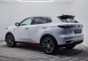 Подержанный автомобиль Changan UNI-S 2025 года (3 фото)