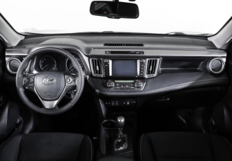 Подержанный автомобиль Toyota RAV4 2017 года (14 фото)