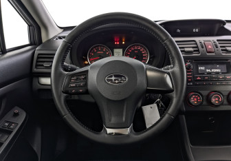 Подержанный автомобиль Subaru XV 2012 года (21 фото)