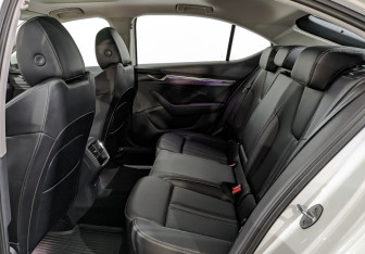 Подержанный автомобиль Skoda Octavia Liftback 2023 года (18 фото)