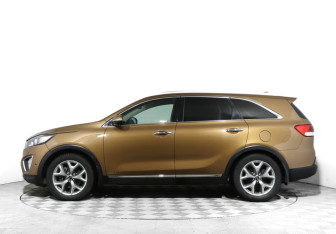 Подержанный автомобиль Kia Sorento 2017 года (8 фото)