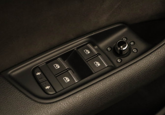 Подержанный автомобиль Audi Q7 2015 года (16 фото)