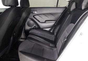 Подержанный автомобиль Kia Cerato Sedan 2015 года (9 фото)